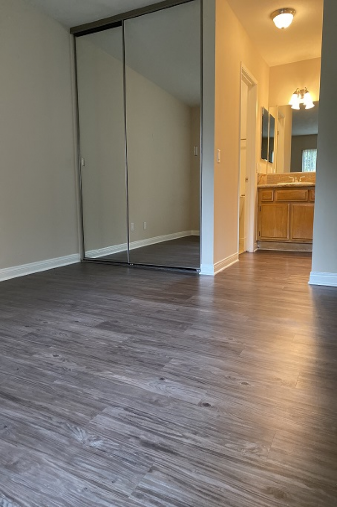 This 2x2 bedroom empty 2 photo can be viewed in person at the Rose Pointe Apartments, so make a reservation and stop in today.